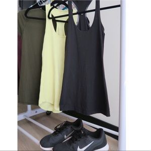 Lululemon black tank